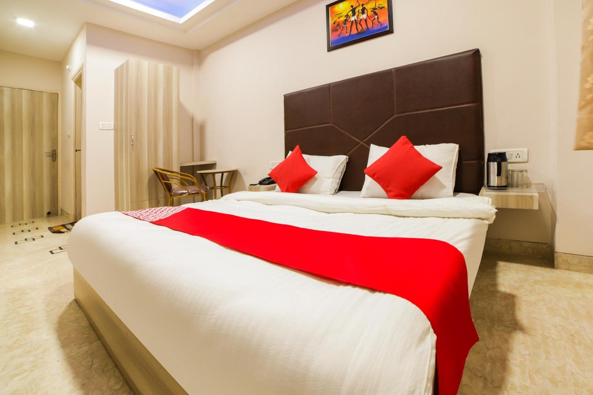 Hotel Sterling Inn, New Delhi Bagian luar foto